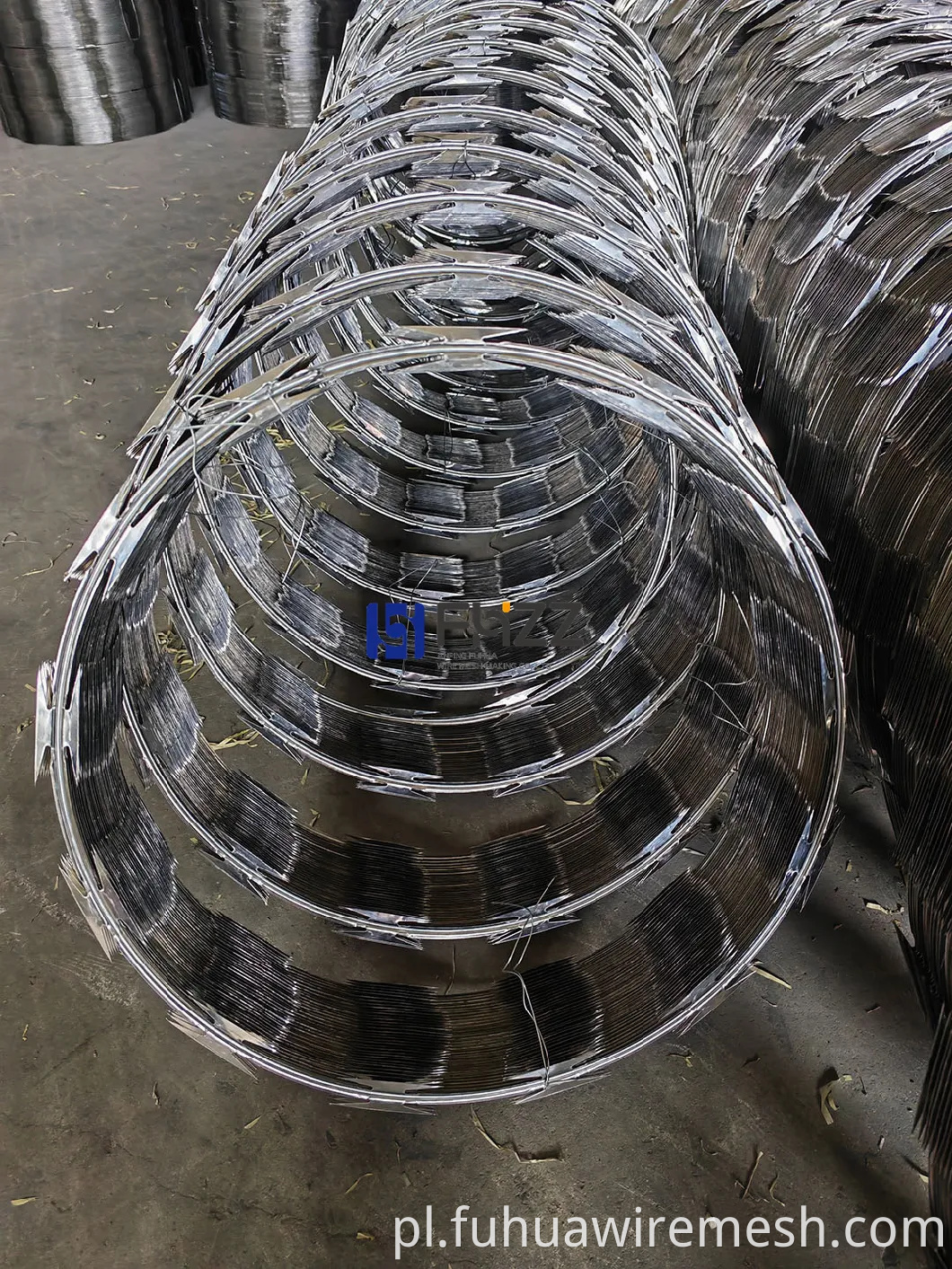 CBT-65 Stal nierdzewna koncertowa 430 Security, drut brzytwy ze stali nierdzewnej, średnica 450 mm Concertina Bawor Bawbed Taśma